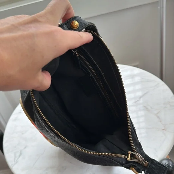 Gucci Bag - Picture 7 of 11